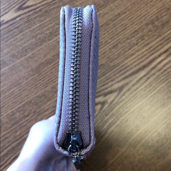 Brand new wallet - no brand name - Picture 2 of 4